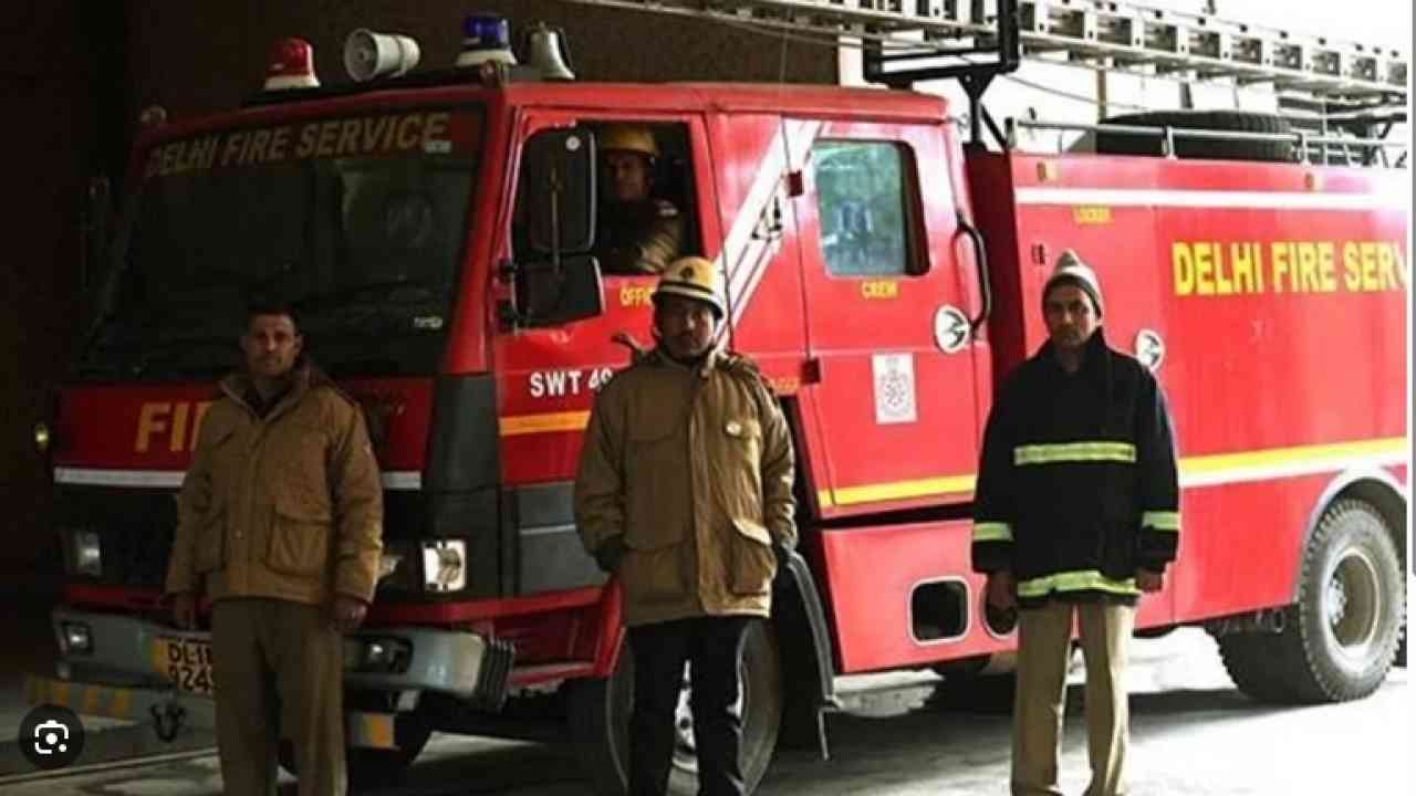 दिल्ली के सरिता विहार के पैसिफिक मॉल में लगी आग, कोई जानमाल का नुकसान नहीं