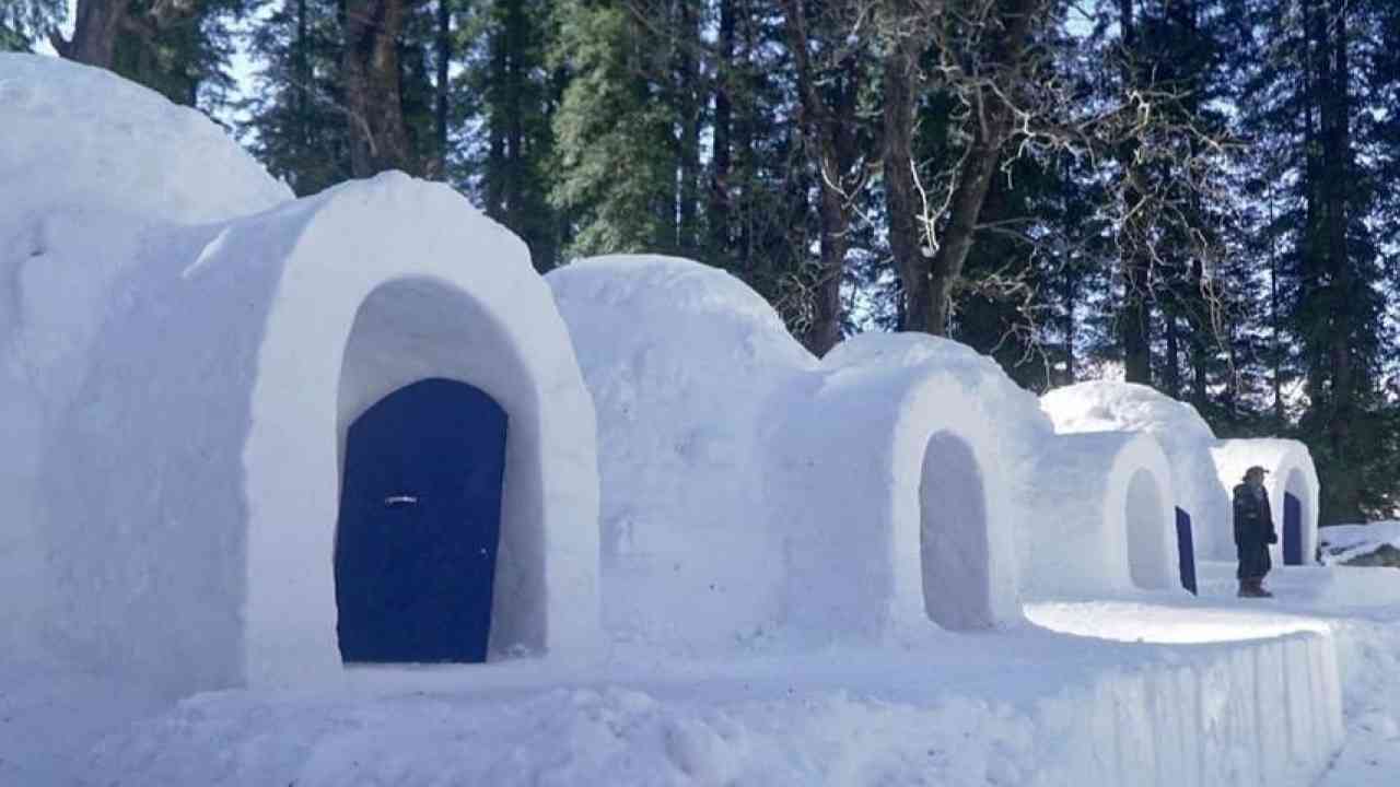 मनाली के पर्यटकों को मिला अनोखे इग्लू का तोहफा, बर्फबारी का बेहतरीन अनुभव लेने का मौक़ा