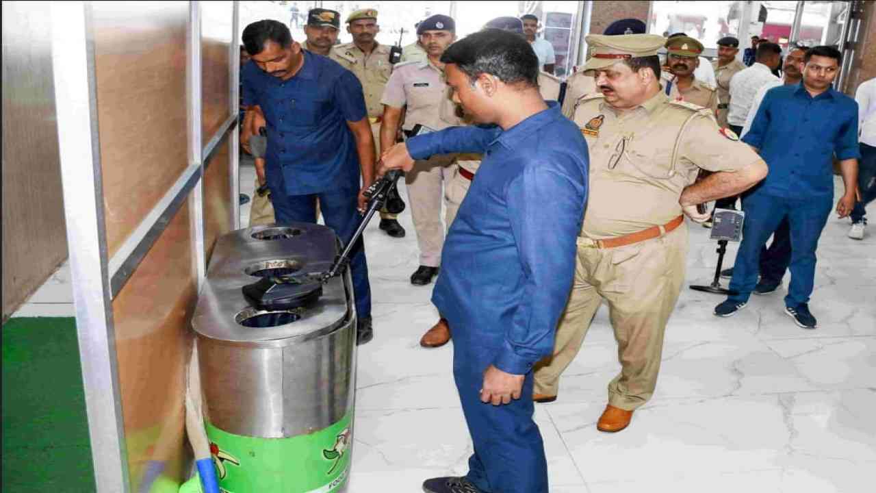 दिल्ली के 9 स्कूलों को मिली बम से उड़ाने की धमकी, फॉयर ब्रिगेड, एंबुलेंस और पुलिस  तैनात