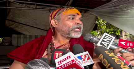 UP पुलिस की बड़ी कार्रवाई, स्वामी अविमुक्तेश्वरानंद और शिष्य के खिलाफ POCSO के तहत FIR दर्ज