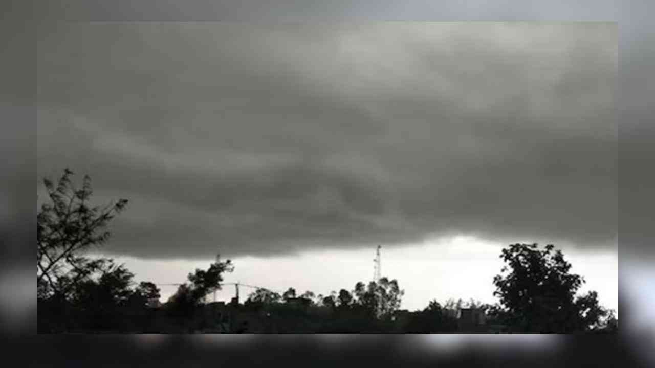 Punjab Weather: ਪੰਜਾਬ 'ਚ ਮੌਸਮ ਨੇ ਲਈ ਕਰਵਟ, ਅੰਮ੍ਰਿਤਸਰ 'ਚ ਮੀਂਹ ਤੇ ਤੇਜ਼ ਹਵਾਵਾਂ, ਤਾਪਮਾਨ 'ਚ ਗਿਰਾਵਟ, IMD ਵੱਲੋਂ ਤਾਜ਼ਾ ਅਪਡੇਟ ਜਾਰੀ