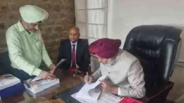 Punjab Budget 2026: ਵਿੱਤ ਮੰਤਰੀ ਨੇ ਬਜਟ ਕਾਪੀਆਂ 'ਤੇ ਕੀਤੇ ਦਸਤਖਤ, CM ਬੋਲੇ- 'ਔਰਤਾਂ ਲਈ ਲਿਆ ਰਹੇ ਹਾਂ ਵੱਡੀ ਖੁਸ਼ਖਬਰੀ'