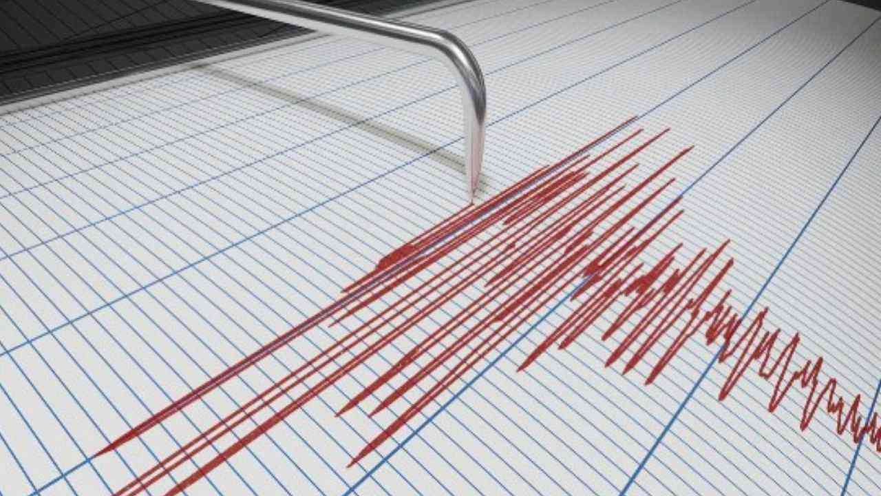 Earthquake: ਰੇਵਾੜੀ 'ਚ ਭੂਚਾਲ ਦੇ ਝਟਕੇ: ਹਰਿਆਣਾ ਦੇ ਕਈ ਇਲਾਕਿਆਂ ‘ਚ ਹਿੱਲੀ ਧਰਤੀ, ਦਹਿਸ਼ਤ ਕਾਰਨ ਘਰਾਂ ਤੋਂ ਭੱਜੇ ਲੋਕ