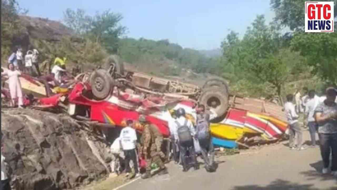 ਜੰਮੂ-ਕਸ਼ਮੀਰ 'ਚ ਵੱਡਾ ਹਾਦਸਾ: ਬੱਸ ਬੇਕਾਬੂ ਹੋ ਕੇ ਖੱਡ 'ਚ ਡਿੱਗੀ, 16 ਯਾਤਰੀਆਂ ਦੀ ਮੌਤ; ਕਈ ਗੰਭੀਰ ਜ਼ਖ਼ਮੀ, PM ਮੋਦੀ ਨੇ ਵੀ ਜਤਾਇਆ ਦੁੱਖ