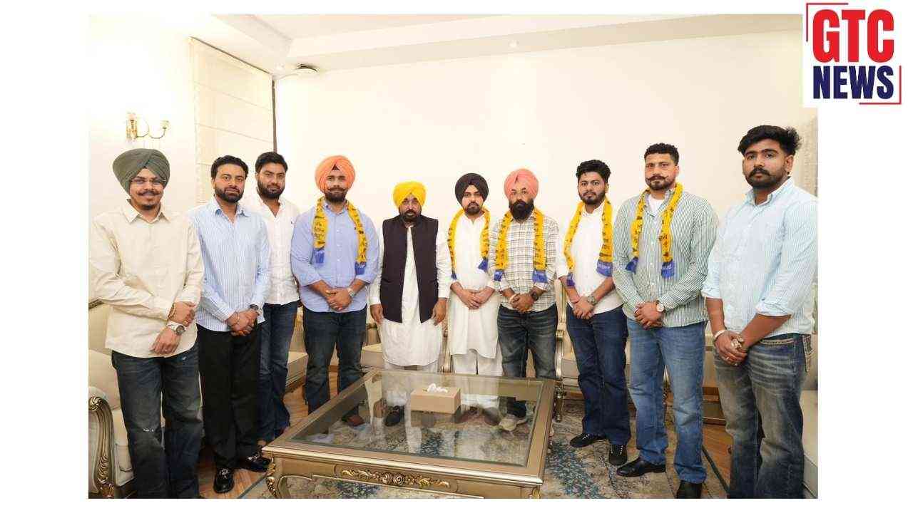 ਪੰਜਾਬ ‘ਆਪ’ ਹੋਈ ਹੋਰ ਮਜ਼ਬੂਤ, ਇਹ ਨਾਮੀ ਖਿਡਾਰੀ ਆਪਣੇ ਸਾਥੀਆਂ ਸਣੇ AAP ‘ਚ ਹੋਇਆ ਸ਼ਾਮਿਲ, CM ਮਾਨ ਨਾਲ ਸਾਹਮਣੇ ਆਈਆਂ ਤਸਵੀਰਾਂ