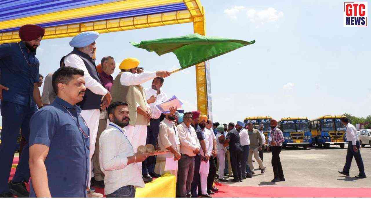 PRTC ਦੇ ਬੇੜੇ 'ਚ ਸ਼ਾਮਲ ਹੋਈਆਂ 250 ਨਵੀਆਂ ਬੱਸਾਂ, CM ਮਾਨ ਨੇ ਹਰੀ ਝੰਡੀ ਦਿਖਾ ਕੇ ਕੀਤਾ ਰਵਾਨਾ, ਵਿਰੋਧੀਆਂ 'ਤੇ ਸਾਧੇ ਤਿੱਖੇ ਨਿਸ਼ਾਨੇ