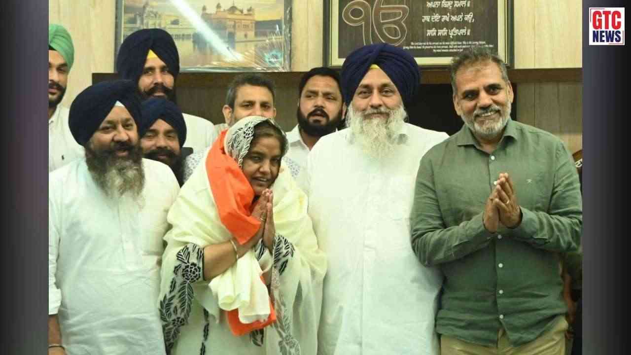 ਸਿਆਸੀ ਹਲਚਲ! 'ਪੁਨਰ-ਸੁਰਜੀਤ' ਨੂੰ ਵੱਡਾ ਝਟਕਾ, ਬੀਬੀ ਪਰਮਜੀਤ ਕੌਰ ਲਾਂਡਰਾਂ ਦੀ ਅਕਾਲੀ ਦਲ 'ਚ 'ਘਰ ਵਾਪਸੀ', ਸੁਖਬੀਰ ਬਾਦਲ ਨੇ ਪਾਇਆ ਸਿਰੋਪਾ