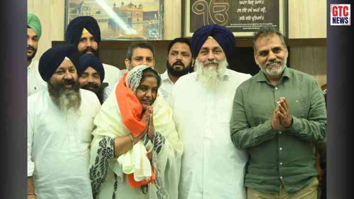 ਸਿਆਸੀ ਹਲਚਲ! 'ਪੁਨਰ-ਸੁਰਜੀਤ' ਨੂੰ ਵੱਡਾ ਝਟਕਾ, ਬੀਬੀ ਪਰਮਜੀਤ ਕੌਰ ਲਾਂਡਰਾਂ ਦੀ ਅਕਾਲੀ ਦਲ 'ਚ 'ਘਰ ਵਾਪਸੀ', ਸੁਖਬੀਰ ਬਾਦਲ ਨੇ ਪਾਇਆ ਸਿਰੋਪਾ