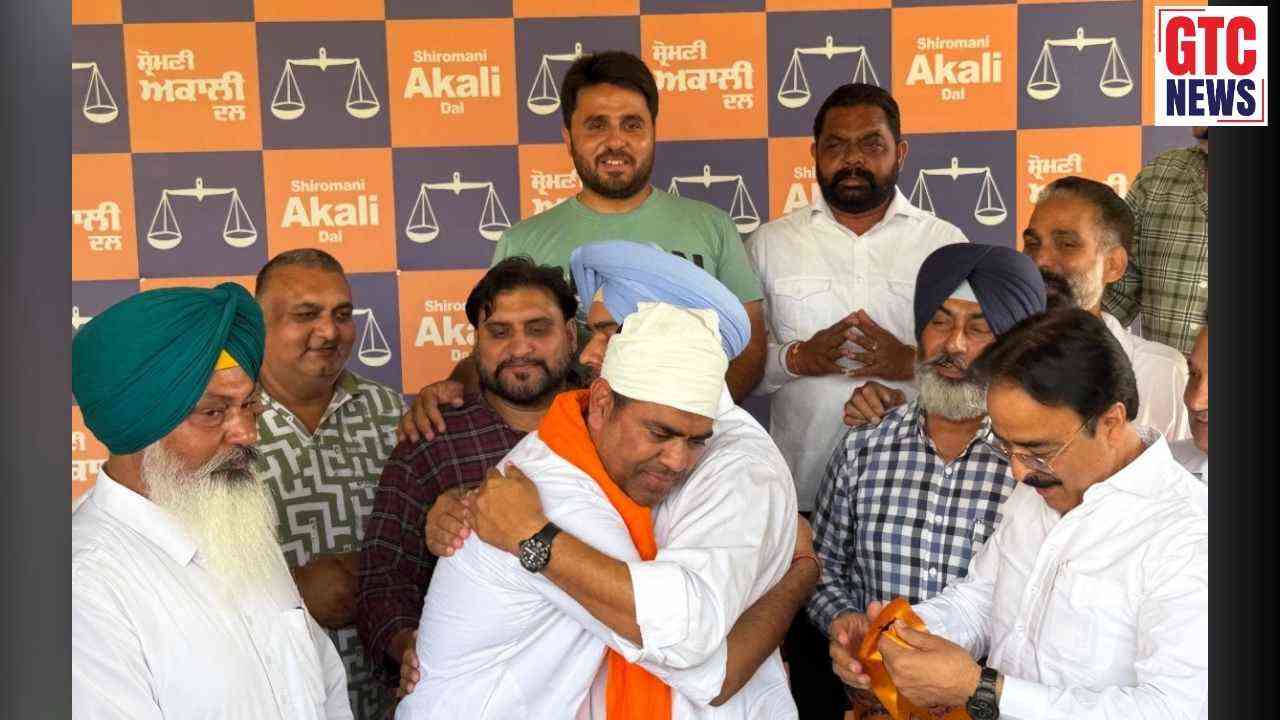 ਫਰੀਦਕੋਟ 'ਚ 'ਆਪ' ਨੂੰ ਵੱਡਾ ਝਟਕਾ! ਕੌਂਸਲਰ ਵਿਜੈ ਛਾਬੜਾ ਮੁੜ ਅਕਾਲੀ ਦਲ ‘ਚ ਸ਼ਾਮਲ, ਬੰਟੀ ਰੋਮਾਣਾ ਨੇ ਕੀਤਾ ਸਵਾਗਤ
