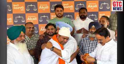 ਫਰੀਦਕੋਟ 'ਚ 'ਆਪ' ਨੂੰ ਵੱਡਾ ਝਟਕਾ! ਕੌਂਸਲਰ ਵਿਜੈ ਛਾਬੜਾ ਮੁੜ ਅਕਾਲੀ ਦਲ ‘ਚ ਸ਼ਾਮਲ, ਬੰਟੀ ਰੋਮਾਣਾ ਨੇ ਕੀਤਾ ਸਵਾਗਤ