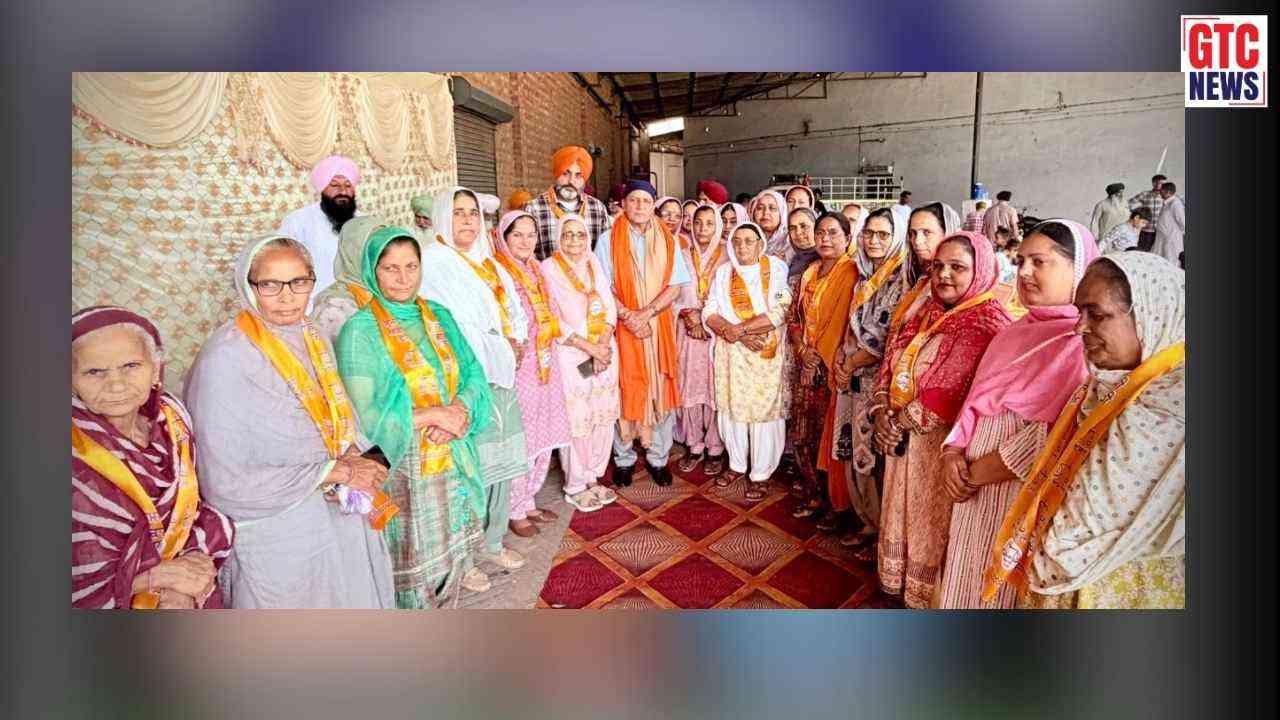 ਪੰਜਾਬ 'ਚ 'ਆਪ' ਨੂੰ ਵੱਡਾ ਝਟਕਾ: ਪਿੰਡ ਕੋਠੇ ਅੱਠ ਚੱਕ ਦੇ 100 ਪਰਿਵਾਰ ਨੇ ਅਕਾਲੀ ਦਲ ਦਾ ਫੜਿਆ ਪੱਲਾ, ਸਿਆਸੀ ਹਲਚਲ ਤੇਜ਼...