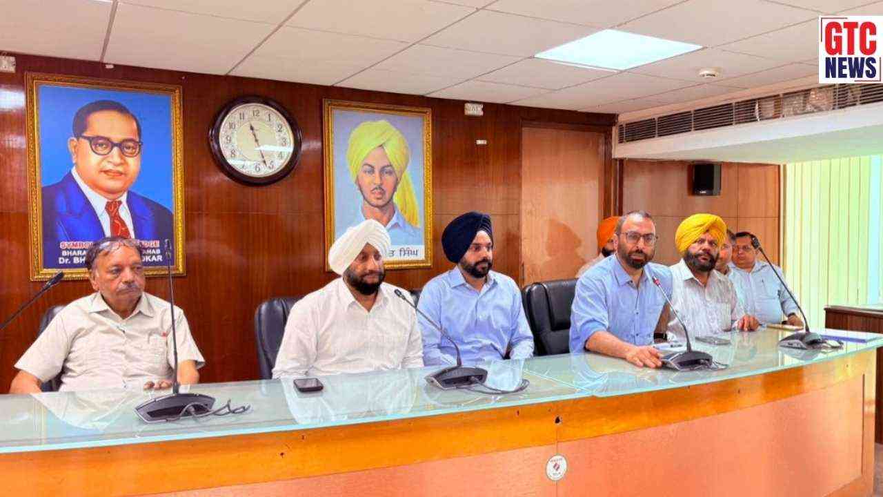 ਮੋਹਾਲੀ ਦੇ ਵਿਕਾਸ ਲਈ ਮੇਅਰ ਸਰਬਜੀਤ ਸਿੰਘ ਸਮਾਣਾ ਨੇ ਕੱਸੀ ਕਮਰ; ਅਧਿਕਾਰੀਆਂ ਤੇ ਕੌਂਸਲਰਾਂ ਨਾਲ ਕੀਤੀ ਅਹਿਮ ਮੀਟਿੰਗ