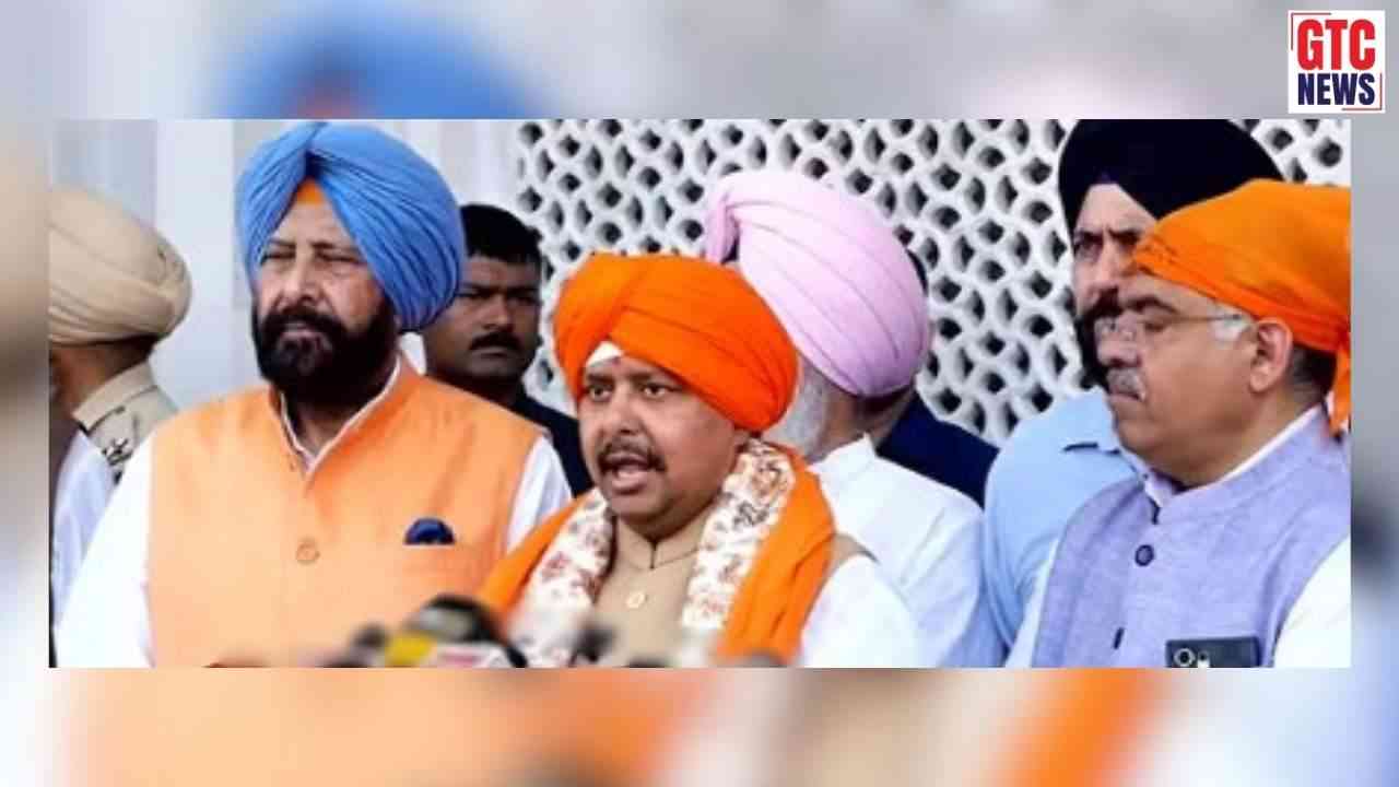 ਭਾਜਪਾ ਦੇ ਕੌਮੀ ਪ੍ਰਧਾਨ 3 ਦਿਨਾਂ ਦੇ ਪੰਜਾਬ ਦੌਰੇ 'ਤੇ: ਨਿਤਿਨ ਨਬੀਨ ਨੇ ਸੱਚਖੰਡ ਸ੍ਰੀ ਹਰਿਮੰਦਰ ਸਾਹਿਬ ਵਿਖੇ ਟੇਕਿਆ ਮੱਥਾ: ਕੇਸਰੀ ਦਸਤਾਰ ਸਜਾ ਭਾਂਡੇ ਧੋਣ ਦੀ ਕੀਤੀ ਸੇਵਾ