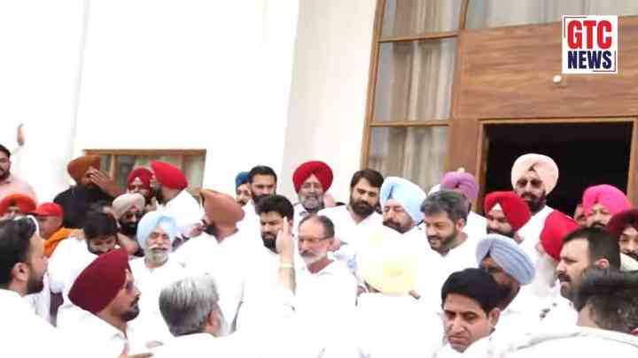 ਚੰਨੀ ਦੇ ਘਰ ਹੋਈ ਅਹਿਮ ਮੀਟਿੰਗ: ਮੰਥਨ ਤੋਂ ਬਾਅਦ ਆਗੂਆਂ ਨੇ ਦਿੱਤਾ ਵੱਡਾ ਬਿਆਨ- ‘ਮੁੜ ਵਿਚਾਰ ਕਰੇ ਹਾਈਕਮਾਨ …’