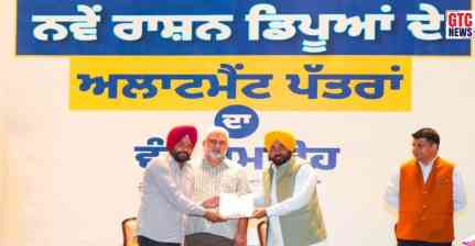 ਮੋਹਾਲੀ 'ਚ CM ਮਾਨ ਦਾ ਵੱਡਾ ਐਲਾਨ: 2800 ਡਿਪੂ ਹੋਲਡਰਾਂ ਨੂੰ ਦਿੱਤੇ ਲਾਇਸੈਂਸ, ਵਿਰੋਧੀਆਂ 'ਤੇ ਸਾਧਿਆ ਨਿਸ਼ਾਨਾ