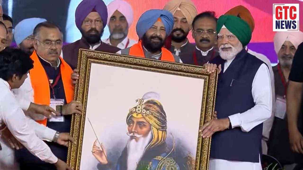 ਜਲੰਧਰ 'ਚ ਪ੍ਰਧਾਨ ਮੰਤਰੀ ਮੋਦੀ ਦਾ ਅਹਿਮ ਦੌਰਾ: ‘ਸੰਤ ਰਵਿਦਾਸ ਟ੍ਰੇਨ’ ਨੂੰ ਦਿਖਾਈ ਹਰੀ ਝੰਡੀ, ਕਿਸਾਨਾਂ ਵਾਲੀ ਹਰੀ ਪੱਗ ‘ਚ ਨਜ਼ਰ ਆਏ PM ਮੋਦੀ