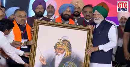 ਜਲੰਧਰ 'ਚ ਪ੍ਰਧਾਨ ਮੰਤਰੀ ਮੋਦੀ ਦਾ ਅਹਿਮ ਦੌਰਾ: ‘ਸੰਤ ਰਵਿਦਾਸ ਟ੍ਰੇਨ’ ਨੂੰ ਦਿਖਾਈ ਹਰੀ ਝੰਡੀ, ਕਿਸਾਨਾਂ ਵਾਲੀ ਹਰੀ ਪੱਗ ‘ਚ ਨਜ਼ਰ ਆਏ PM ਮੋਦੀ