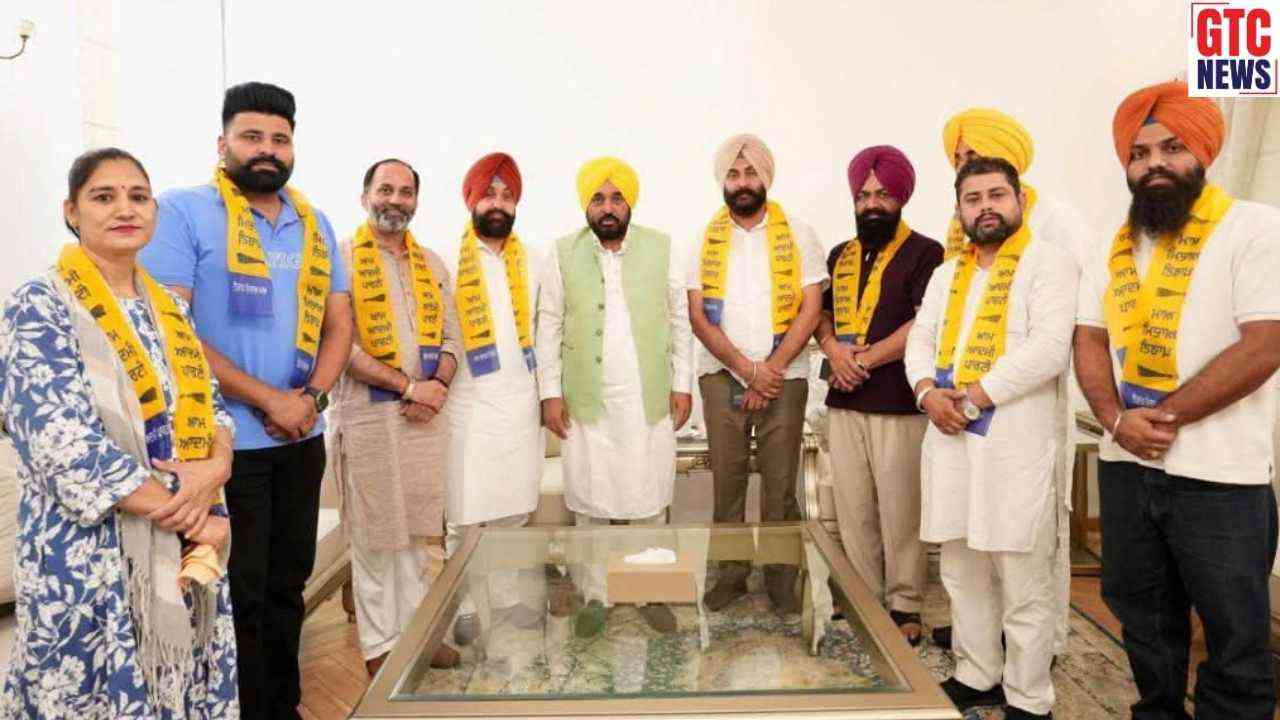 ਪੰਜਾਬ ਸਿਆਸਤ ‘ਚ ਵੱਡਾ ਧਮਾਕਾ! ਮੁਕੇਰੀਆਂ 'ਚ ਕਾਂਗਰਸ ਨੂੰ ਵੱਡਾ ਝਟਕਾ, ਕਈ ਸੀਨੀਅਰ ਆਗੂ ‘ਆਪ’ ‘ਚ ਹੋਏ ਸ਼ਾਮਿਲ