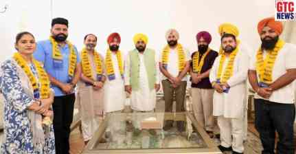 ਪੰਜਾਬ ਸਿਆਸਤ ‘ਚ ਵੱਡਾ ਧਮਾਕਾ! ਮੁਕੇਰੀਆਂ 'ਚ ਕਾਂਗਰਸ ਨੂੰ ਵੱਡਾ ਝਟਕਾ, ਕਈ ਸੀਨੀਅਰ ਆਗੂ ‘ਆਪ’ ‘ਚ ਹੋਏ ਸ਼ਾਮਿਲ