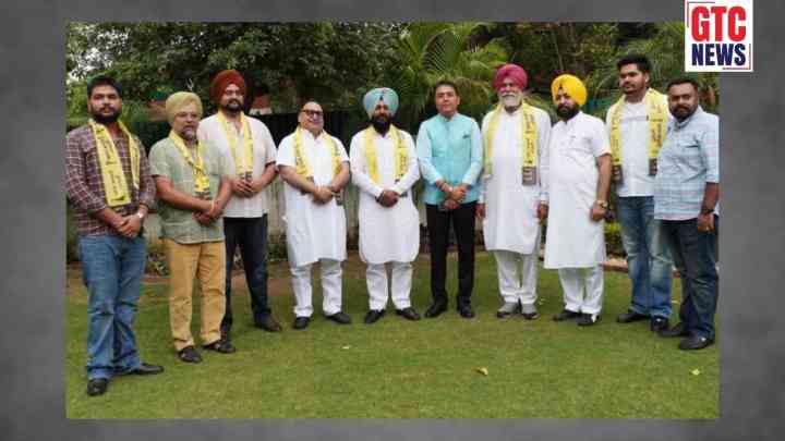ਪੰਜਾਬ ਭਾਜਪਾ ਨੂੰ ਵੱਡਾ ਝਟਕਾ! ਸਾਬਕਾ ਵਿਧਾਇਕ ਬਲਵਿੰਦਰ ਲਾਡੀ ਨੇ ਆਪਣੇ ਸਾਥੀਆਂ ਸਣੇ ਫੜਿਆ 'ਆਪ' ਦਾ ਪੱਲਾ, ਸਿਆਸੀ ਹਲਚਲ ਤੇਜ਼…