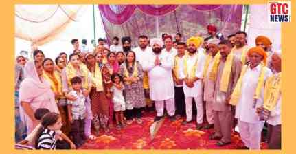 ਪਿੰਡ ਨਾਨੋਵਾਲ ਦੇ ਕਾਂਗਰਸੀ ਵਰਕਰ ‘ਆਪ’ ‘ਚ ਸ਼ਾਮਲ: ਕੈਬਨਿਟ ਮੰਤਰੀ ਹਰਜੋਤ ਬੈਂਸ ਨੇ ਕੀਤਾ ਸਵਾਗਤ, ਹਲਕੇ ‘ਚ ਪਾਰਟੀ ਹੋਈ ਹੋਰ ਮਜ਼ਬੂਤ