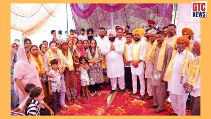 ਪਿੰਡ ਨਾਨੋਵਾਲ ਦੇ ਕਾਂਗਰਸੀ ਵਰਕਰ ‘ਆਪ’ ‘ਚ ਸ਼ਾਮਲ: ਕੈਬਨਿਟ ਮੰਤਰੀ ਹਰਜੋਤ ਬੈਂਸ ਨੇ ਕੀਤਾ ਸਵਾਗਤ, ਹਲਕੇ ‘ਚ ਪਾਰਟੀ ਹੋਈ ਹੋਰ ਮਜ਼ਬੂਤ