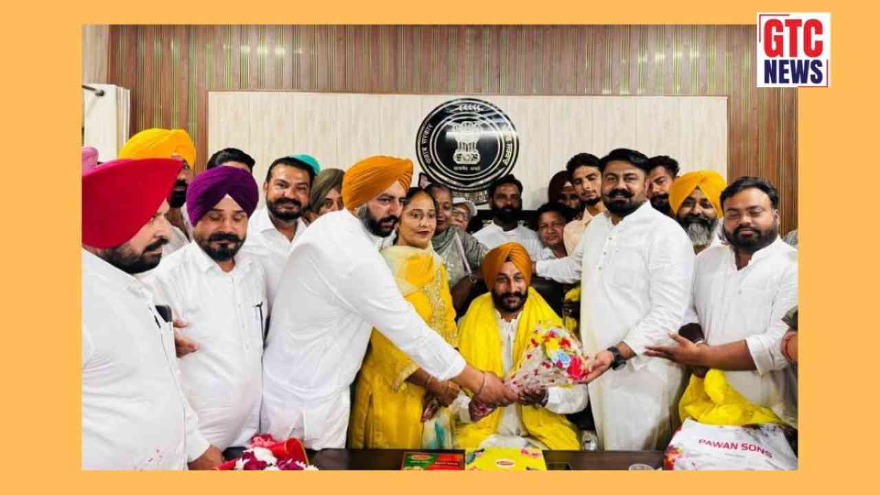ਗੁਰਭੇਜ ਸਿੰਘ ਬਰਾੜ ਨੇ ਸੰਭਾਲਿਆ ਜ਼ਿਲ੍ਹਾ ਪ੍ਰੀਸ਼ਦ ਦੇ ਵਾਈਸ ਚੇਅਰਮੈਨ ਦਾ ਅਹੁਦਾ, ਵਿਧਾਇਕ ਅਮੋਲਕ ਸਿੰਘ ਸਮੇਤ ਆਗੂਆਂ ਨੇ ਦਿੱਤੀਆਂ ਵਧਾਈਆਂ