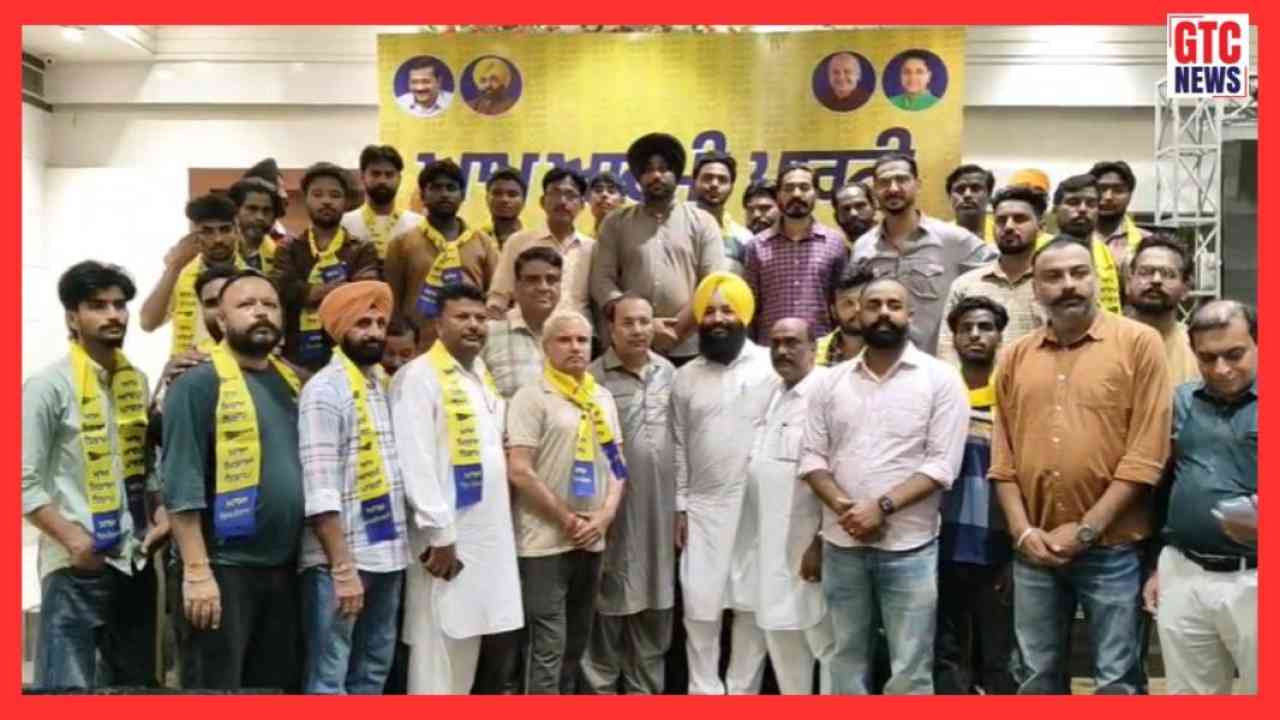 ਸਿਆਸੀ ਹਲਚਲ ਤੇਜ਼: SOI ਨੂੰ ਛੱਡ 200 ਤੋਂ ਵੱਧ ਨੌਜਵਾਨ ‘ਆਪ’ ‘ਚ ਸ਼ਾਮਿਲ, ਅਮਰਜੀਤ ਮਹਿਤਾ ਨੇ ਕੀਤਾ ਸਵਾਗਤ