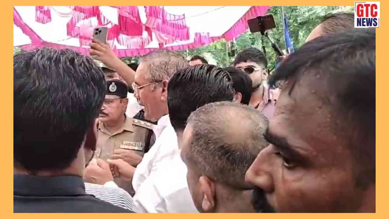 ਹੁਸ਼ਿਆਰਪੁਰ 'ਚ BJP-BSP ਵਰਕਰਾਂ ਵਿਚਾਲੇ ਖੜਕਾ-ਦੜਕਾ! ਸਾਬਕਾ ਕੇਂਦਰੀ ਮੰਤਰੀ 'ਤੇ ਮਾਈਕ ਨਾਲ ਹਮਲਾ, ਪਿੰਡ ‘ਚ ਤਣਾਅ ਦਾ ਮਾਹੌਲ