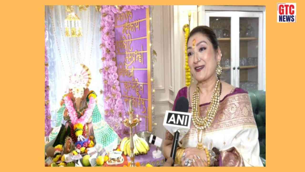Sunita Ahuja welcomes Ganpati Bappa home, says husband Govinda will come for darshan at night