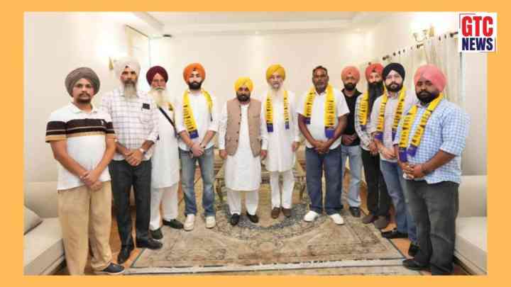 ਚੋਣਾਂ ਤੋਂ ਪਹਿਲਾਂ ਸਿਆਸੀ ਭੂਚਾਲ! ਅਕਾਲੀ ਦਲ ਨੂੰ ਝਟਕਾ…AAP ਦਾ ਵਧਿਆ ਕੁਨਬਾ, ਸਾਬਕਾ ਵਿਧਾਇਕ ਆਪਣੇ ਸਾਥੀਆਂ ਸਣੇ ‘ਆਪ’ ‘ਚ ਹੋਏ ਸ਼ਾਮਿਲ