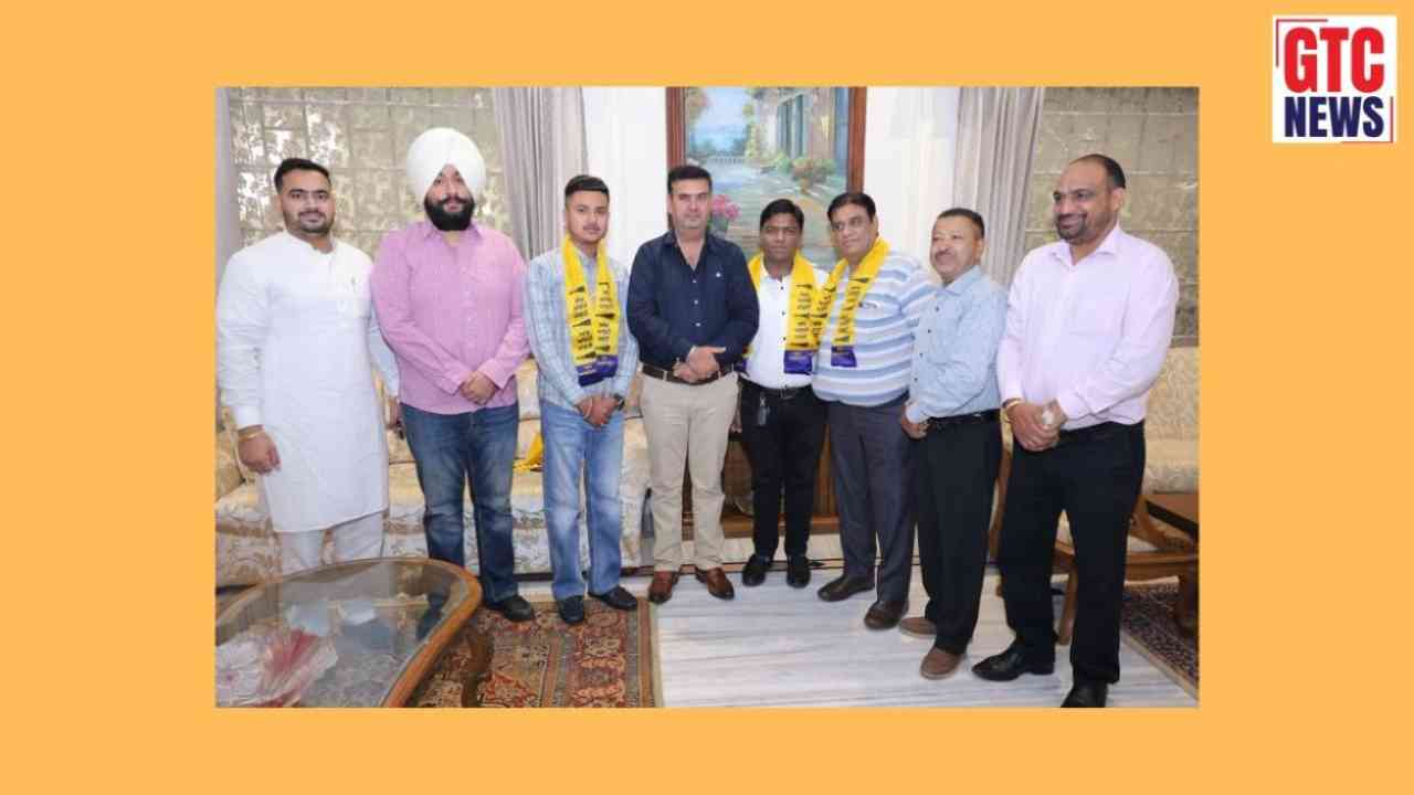 ਜਲੰਧਰ 'ਚ ਕਾਂਗਰਸ ਨੂੰ ਵੱਡਾ ਝਟਕਾ: ਸਾਬਕਾ ਕੌਂਸਲਰ ਦਾ ਭਰਾ ਤੇ ਭਤੀਜਾ 'ਆਪ' 'ਚ ਸ਼ਾਮਲ