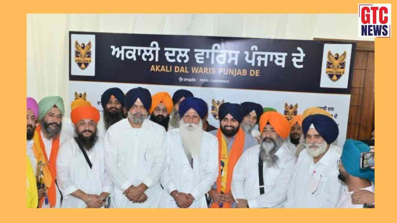 ਪੰਜਾਬ ਦੀ ਸਿਆਸਤ 'ਚ ਹਲਚਲ! ਮਸ਼ਹੂਰ ਪੰਜਾਬੀ ਗੀਤਕਾਰ ਨੇ ‘ਅਕਾਲੀ ਦਲ ਵਾਰਿਸ ਪੰਜਾਬ ਦੇ’ ਦਾ ਫੜਿਆ ਪੱਲਾ....